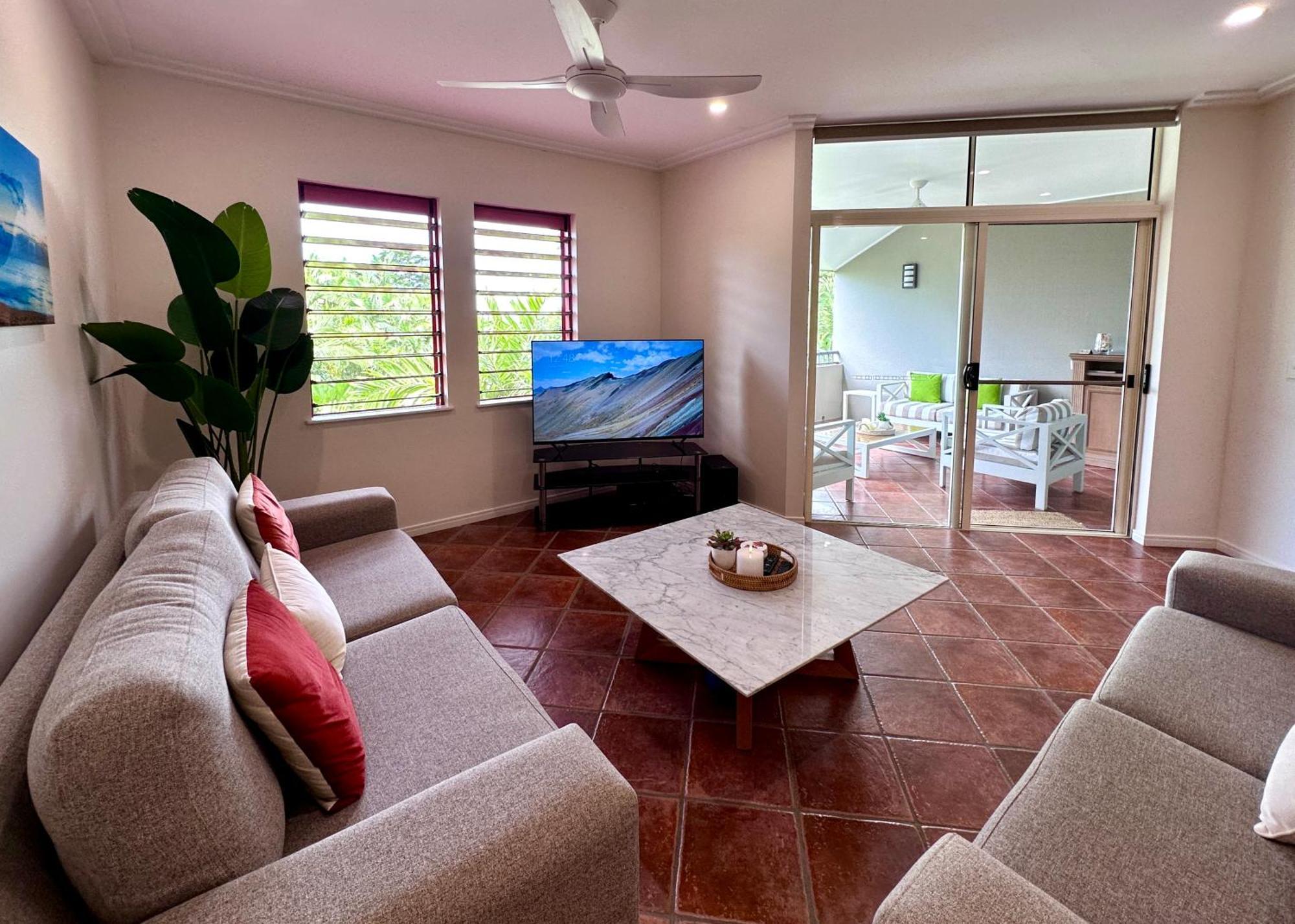 Aparthotel Oasis At Palm Cove Exteriér fotografie