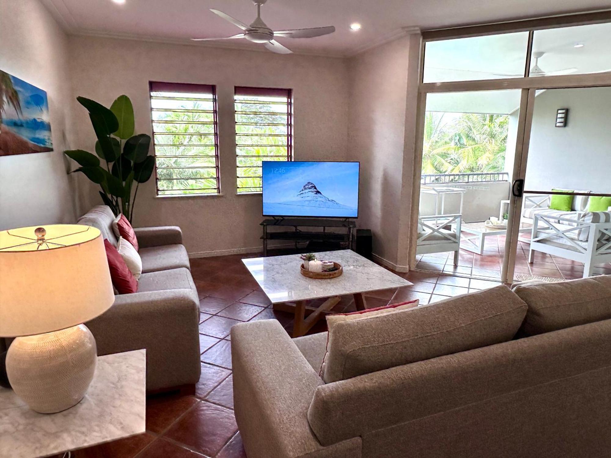 Aparthotel Oasis At Palm Cove Exteriér fotografie